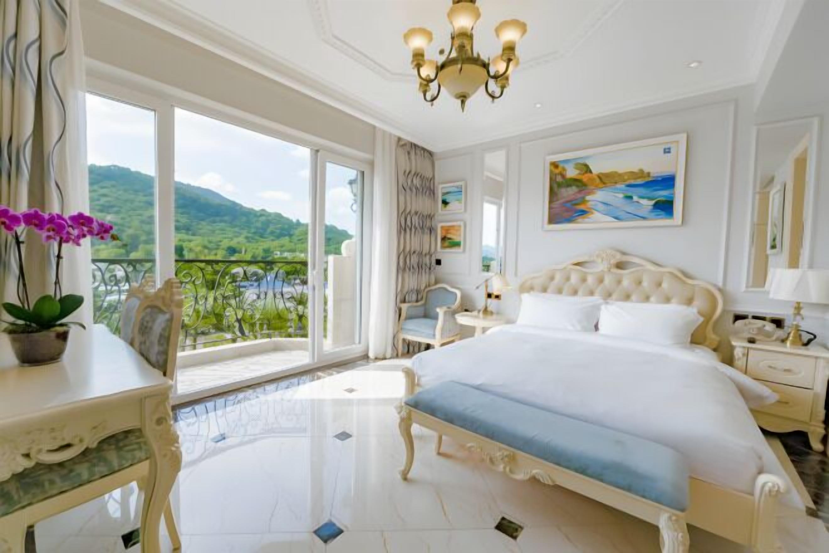 Minibar, in-room safe, desk, blackout drapes