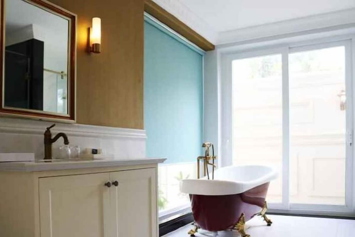 Bathroom | Shower, rainfall showerhead, free toiletries, hair dryer