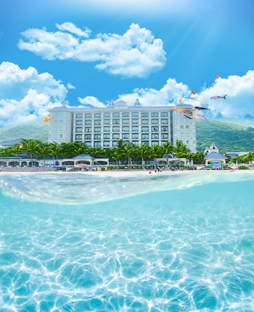 Exterior. Lan Rung Beach Resort