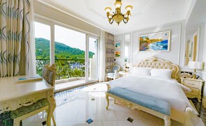 Premium Deluxe Double Garden View | Minibar, in-room safe, desk, blackout curtains