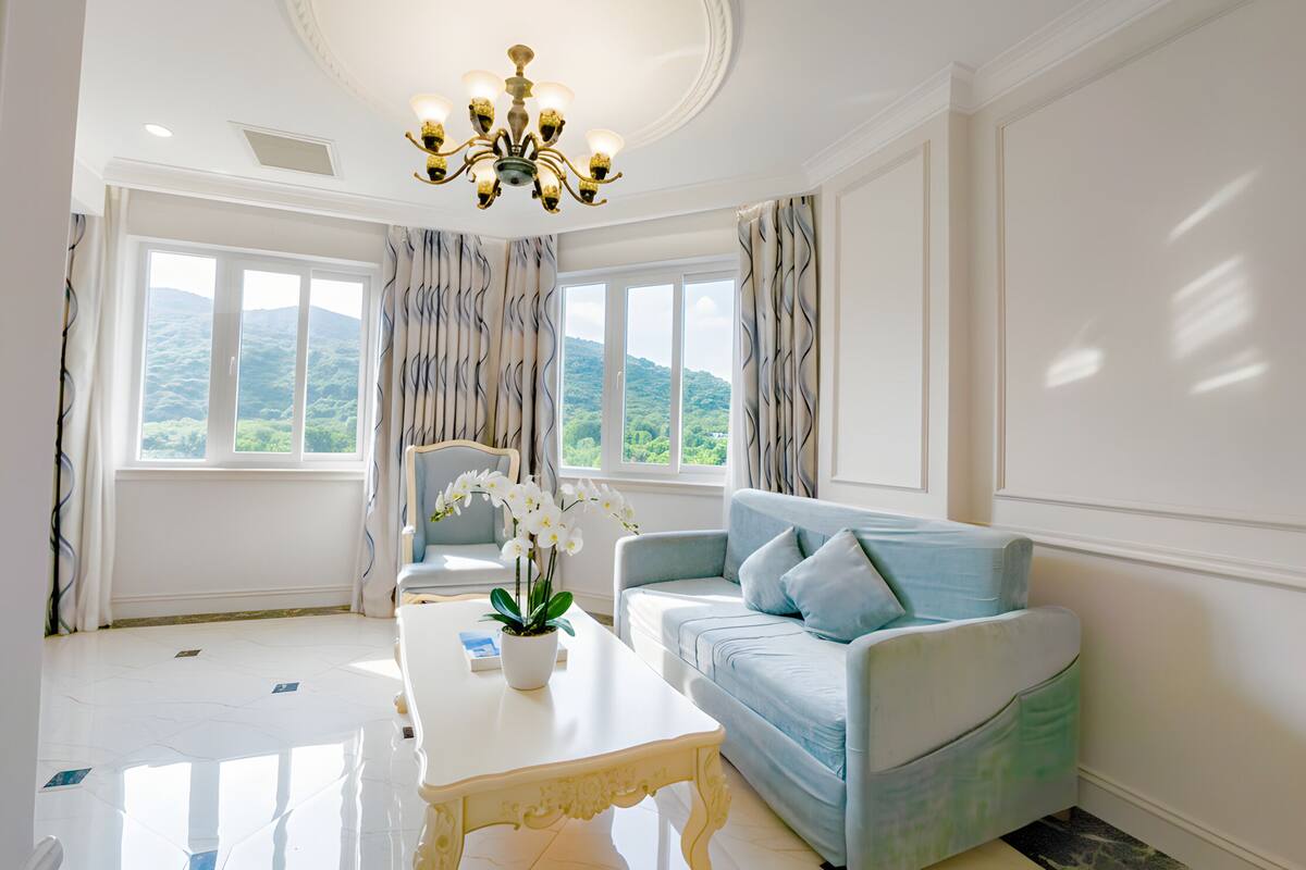 ห้องสวีท, วิวสวน | บริเวณนั่งเล่น | ทีวีจอแอลซีดี 41 นิ้ว พร ้อมช่องเคเบิล, ทีวี