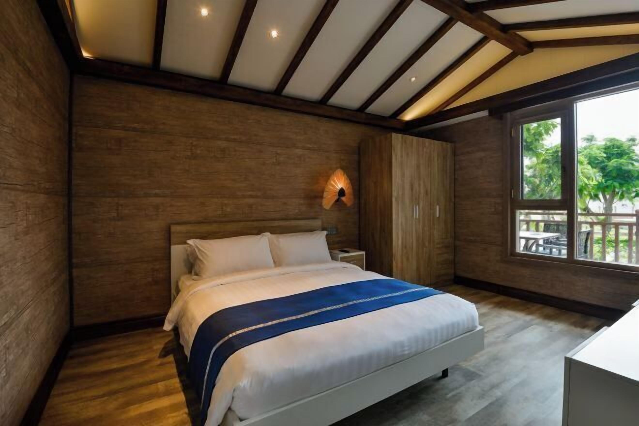 Minibar, in-room safe, desk, blackout drapes