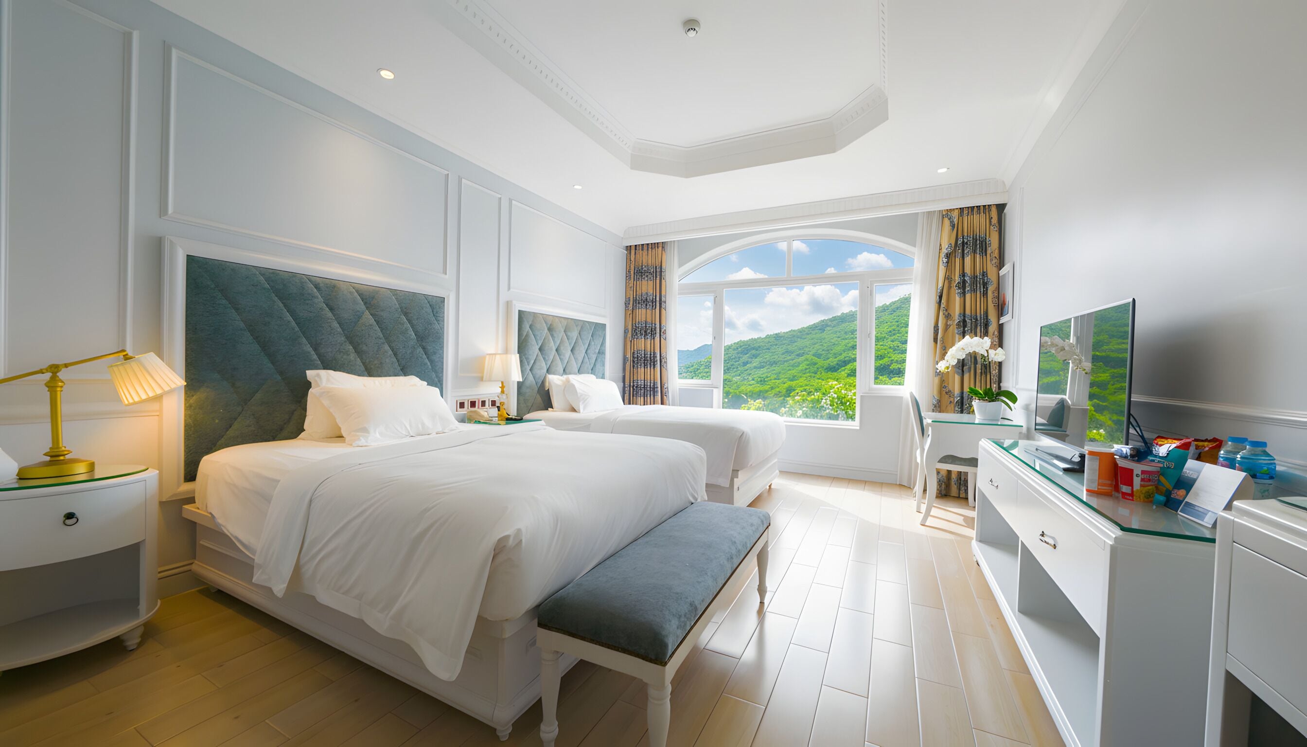 Deluxe Twin Room, Mountain View | Minibar, in-room safe, desk, blackout drapes