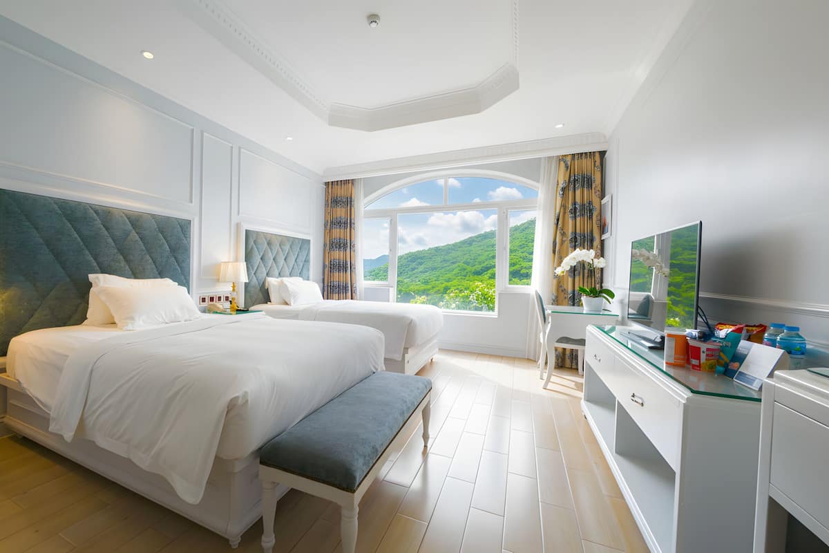 ห้องดีลักซ์ทวิน, วิวภูเขา | มินิบาร์, ตู้นิรภัยในห้องพัก, โต๊ะทำงาน, ผ้าม่านกันแสง