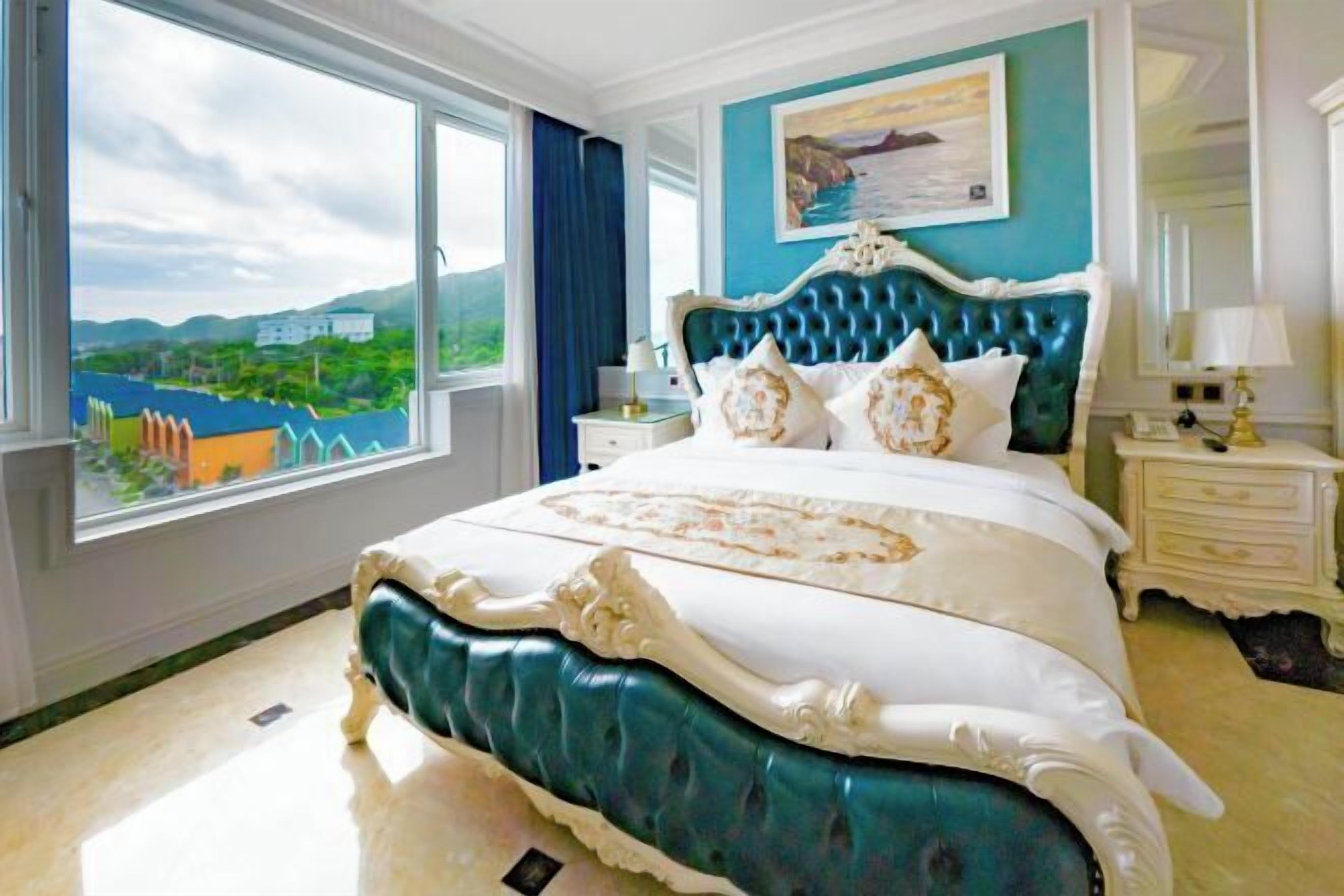 Minibar, in-room safe, desk, blackout drapes