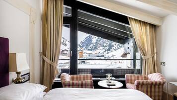 Doppelzimmer Deluxe | Allergikerbettwaren, Minibar, Zimmersafe, Schreibtisch