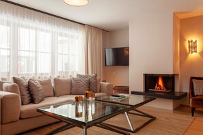 Apartment, 3 Bedrooms | Living room