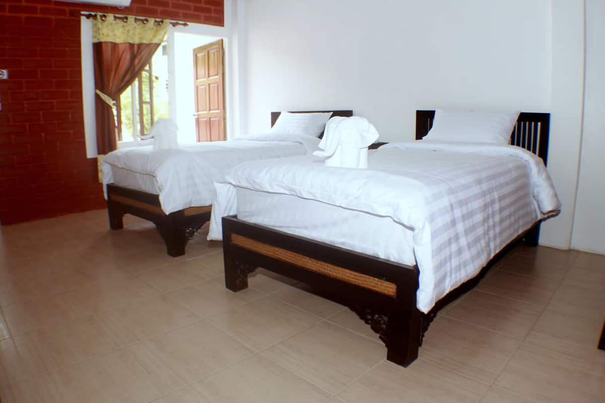 Twin Room with Balcony | In-room safe, iron/ironing board, free WiFi, bed sheets