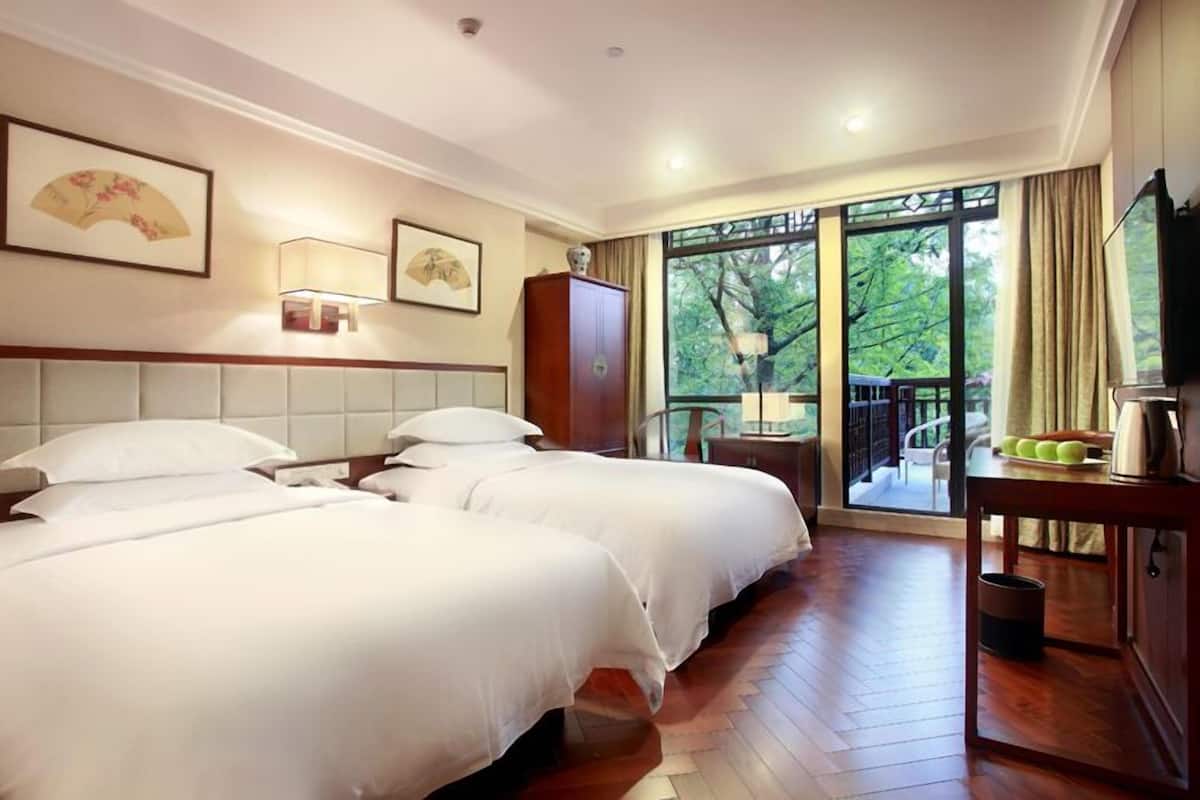 Twin Room (with Garden View) | Premium bedding, in-room safe, desk, blackout curtains