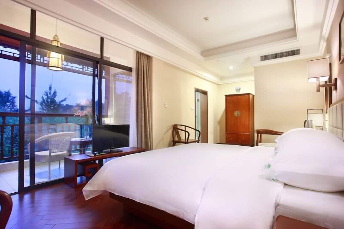 Superior Double Room (with Garden View) | Premium bedding, in-room safe, desk, blackout curtains