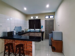 Villa 223 (Room Assigned On Arrival) | Private kitchen