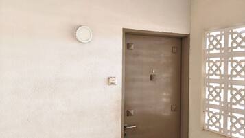 Townhome, 3 Bedrooms | 3 bilik tidur, meja, ruang kerja komputer riba