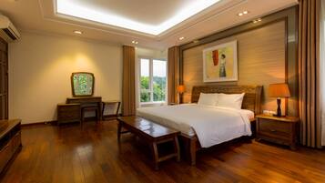 Phòng Suite, 3 phòng ngủ, bếp nhỏ, quang cảnh hồ bơi | 1 phòng ngủ, minibar, két bảo mật tại phòng, bàn