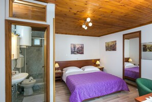 コンフォート ダブルまたはツインルーム パティオ | WiFi (無料)