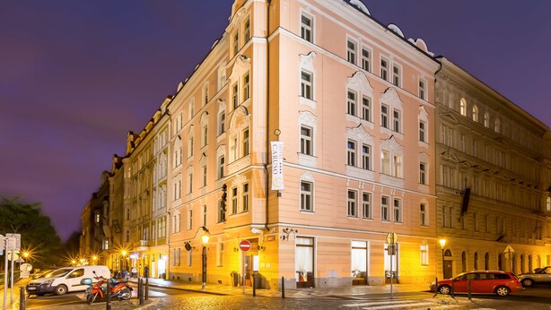 A historic building with classic architecture, a street view, and parked vehicles. - Hotel Caruso Old Town Prague (Prague)