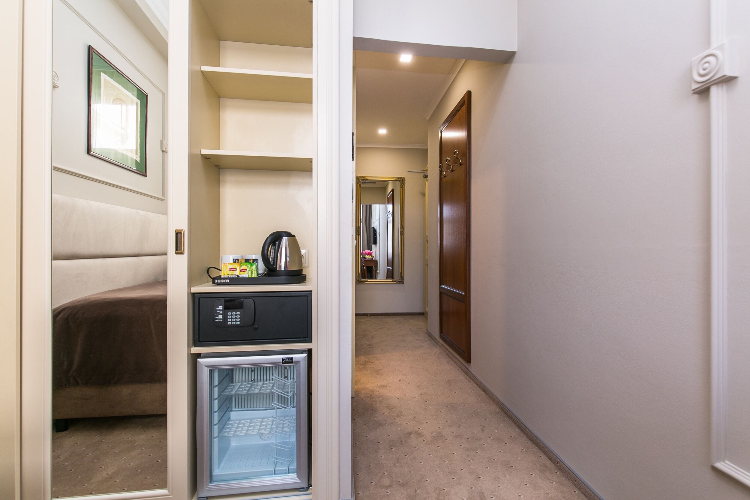 superior single room | 1 bedroom, minibar, in-room safe, individually decorated