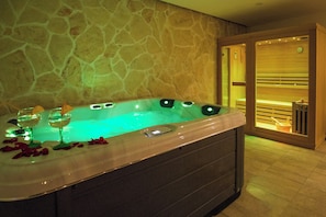 Bañera de hidromasaje privada