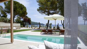 Double Grace Suite Seafront (Grace Rooms & Suites) | Terrace/patio