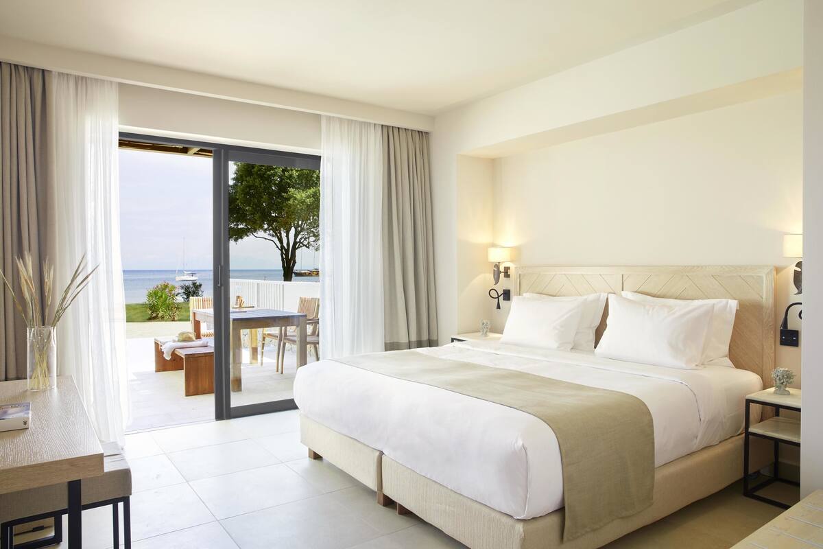 Suite, Beachfront (Grace Rooms & Suites) | Egyptian cotton sheets, premium bedding, down comforters, pillowtop beds