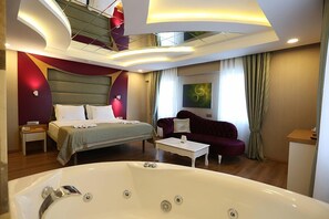 Suite | Área de sala de estar | Televisión LCD 
