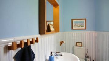 Habitación doble, baño compartido | Baño