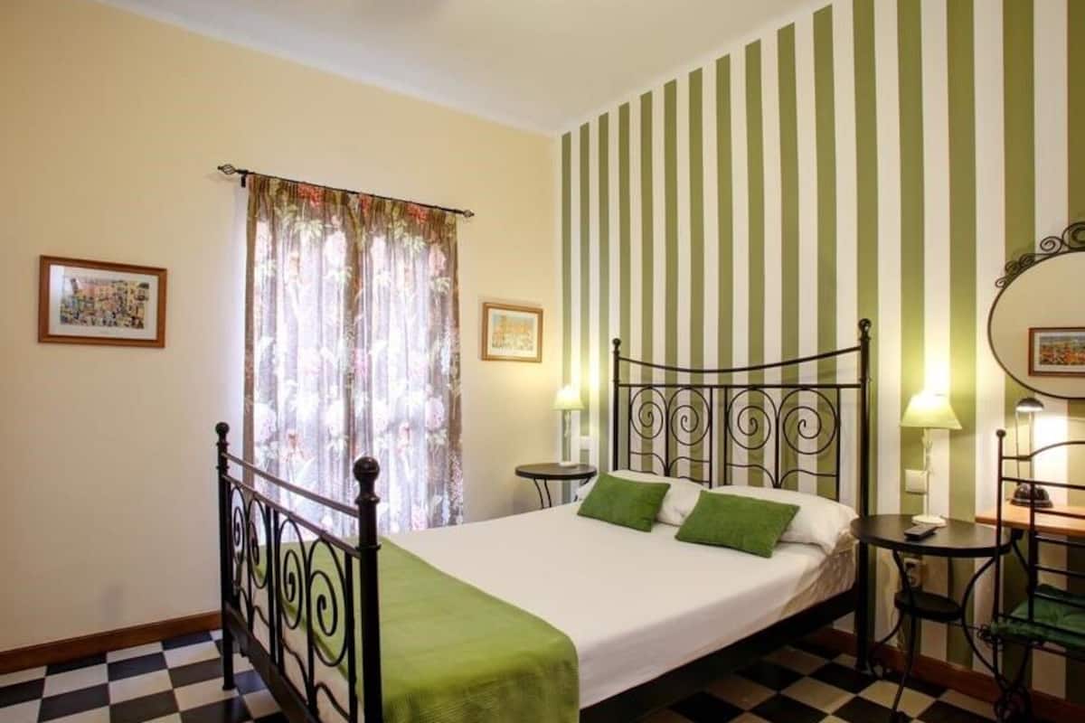 Twin Room, Shared Bathroom