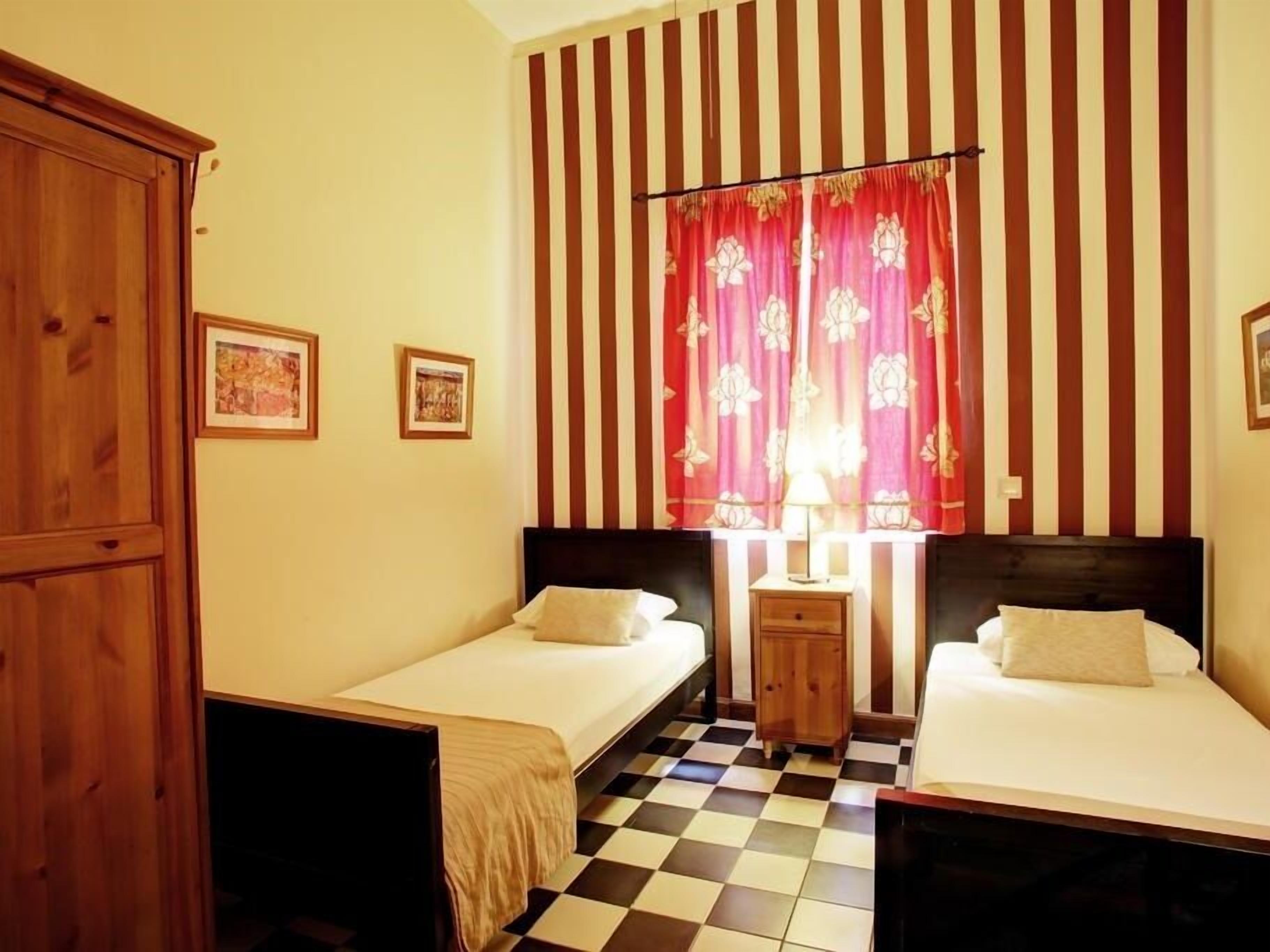 Chambre Double, salle de bains commune