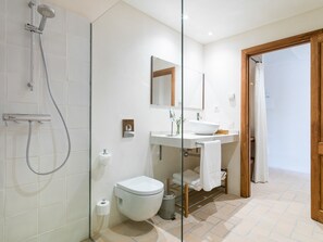 Shower, free toiletries, hair dryer, towels