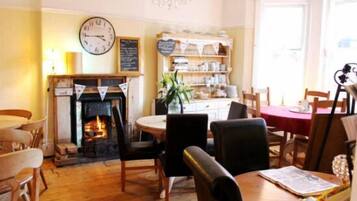 Lunch and dinner served, British cuisine