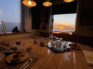 Petit déjeuner continental (3700 ISK par personne)