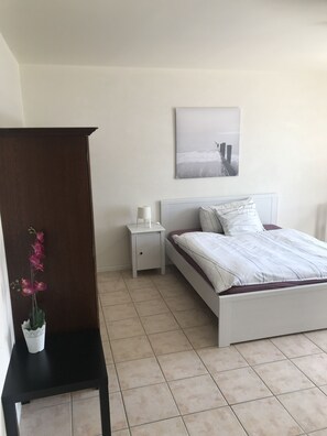 Suíte estúdio standard, 2 camas de solteiro, cozinha | Comodidades do quarto