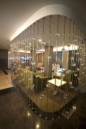 Coin salon dans le hall