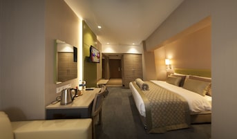 In-room safe, desk, soundproofing, free WiFi