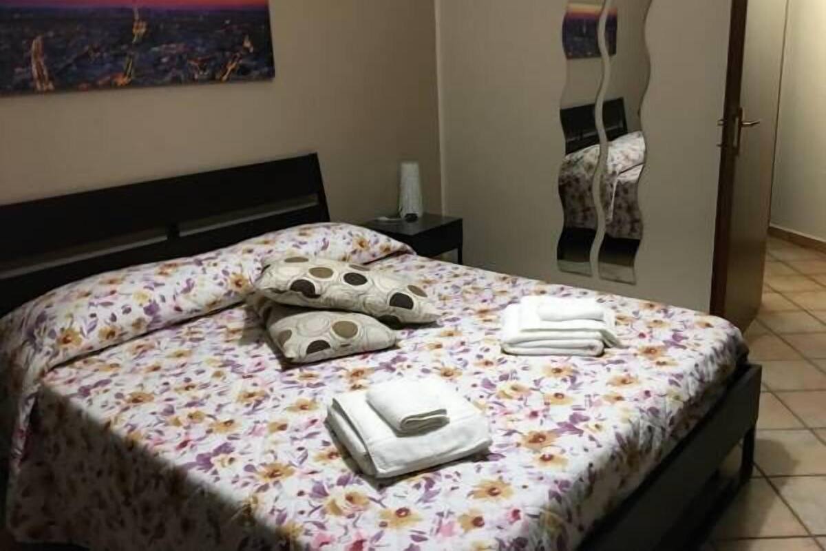 Standard Room | Minibar, in-room safe, desk, soundproofing