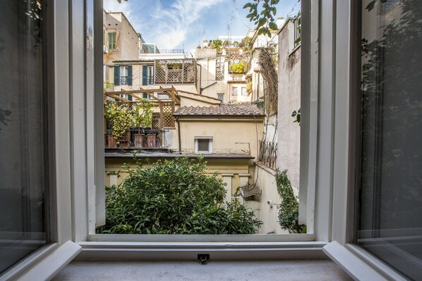 View from room - Trevi Contemporary Suite (Rome)