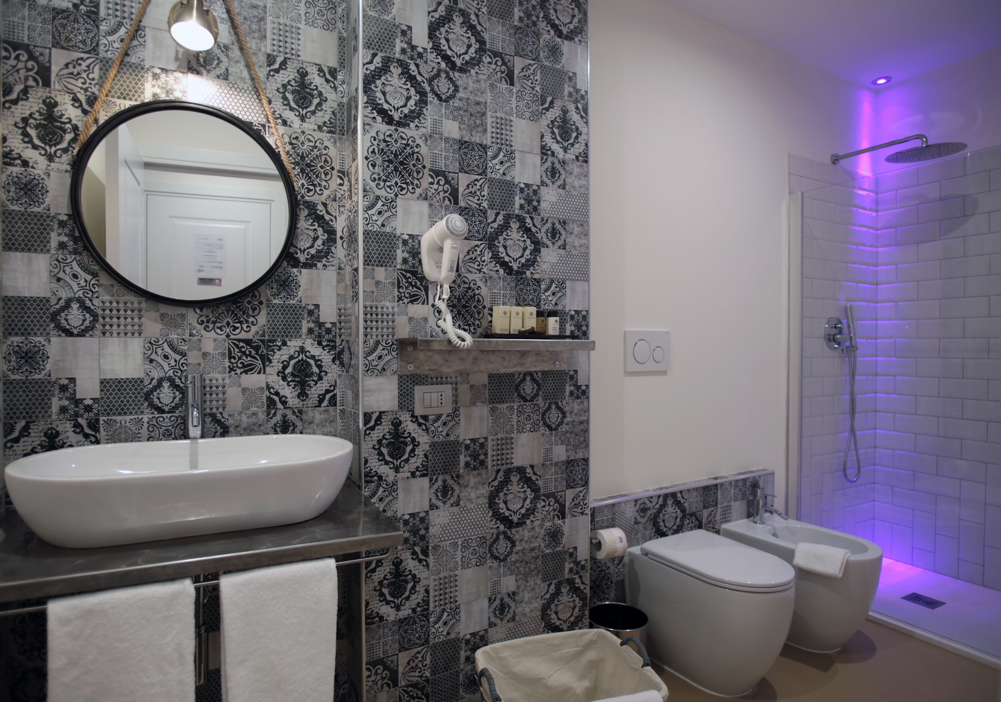 Photo - Trevi Contemporary Suite