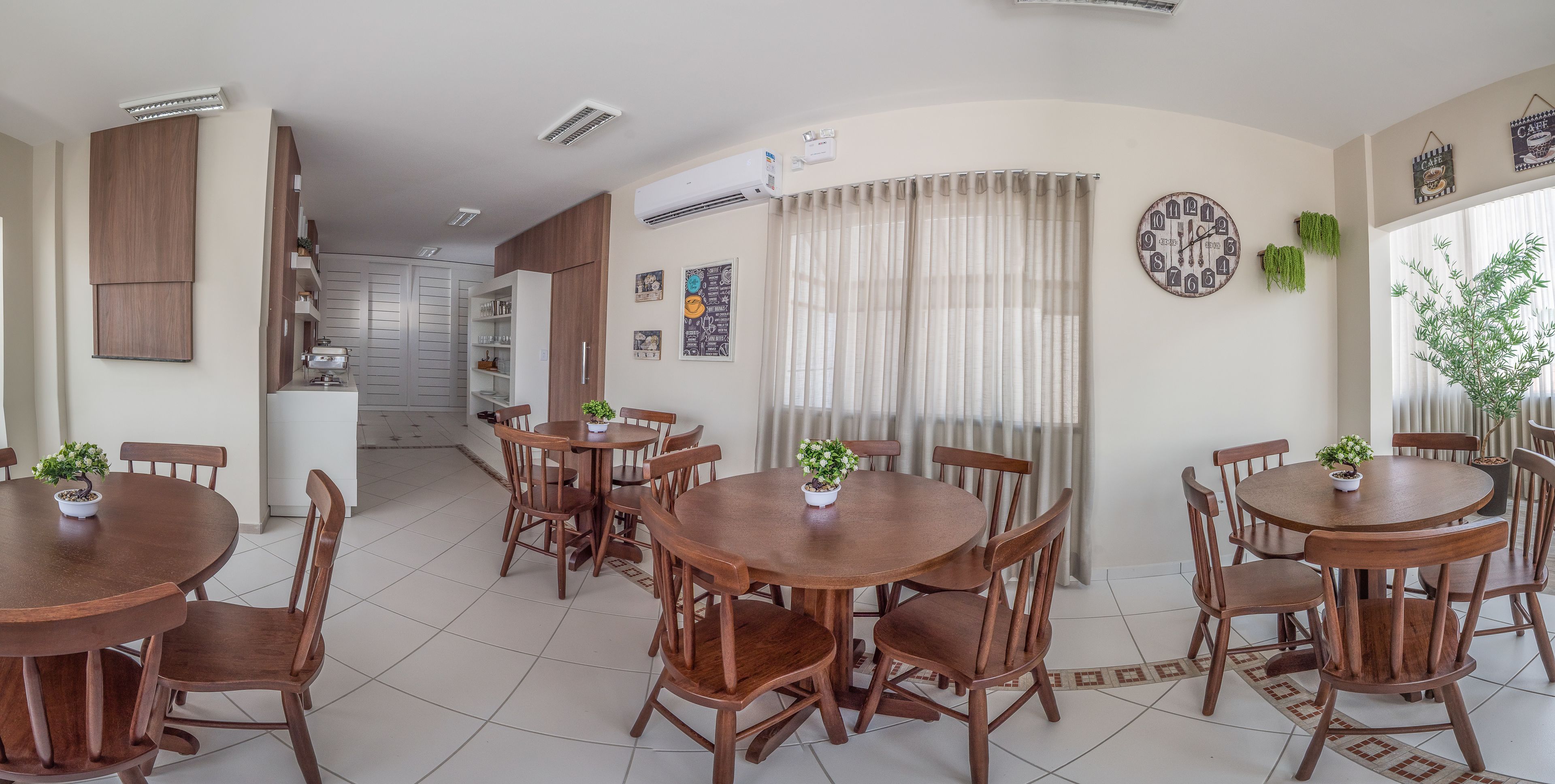 含每日吃到飽早餐