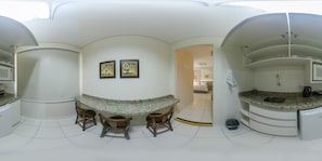 Microwave, coffee/tea maker, electric kettle, cookware/dishes/utensils - Pousada Doluar (Penha)