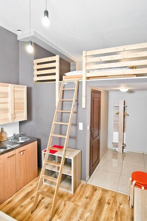 Grand Studio Suite | Private kitchenette | Fridge, stovetop, electric kettle, cookware/dishes/utensils