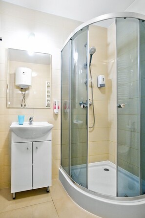 Grand Studio Suite | Bathroom