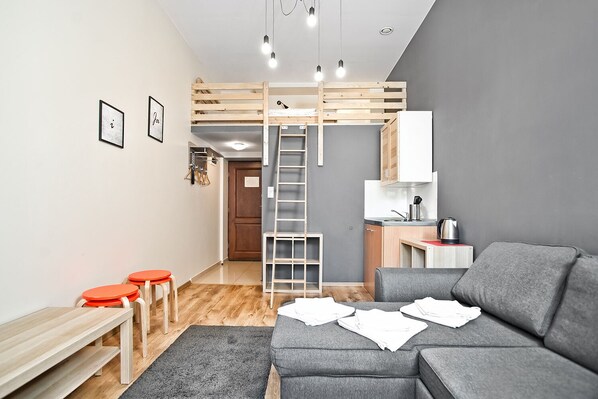 Deluxe Studio Suite | Living area | 30-inch flat-screen TV with cable channels, TV