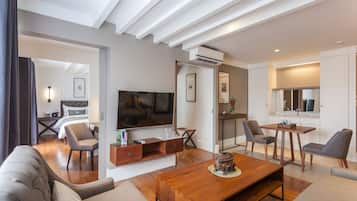 Marine Bedroom Suite | มินิบาร์, ตู้นิรภัยในห้องพัก, โต๊ะทำงาน, Wi-Fi ฟรี