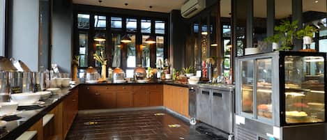 Daily buffet breakfast (THB 380 per person)