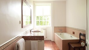 Comfort Double Room, Ensuite, Garden View | Bathroom
