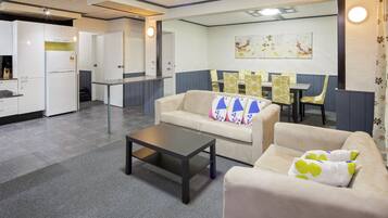 Chalet, 3 Bedrooms | Interior