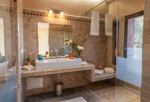 Free toiletries, hair dryer, slippers, towels - Villa Kristy (Tameslouht)