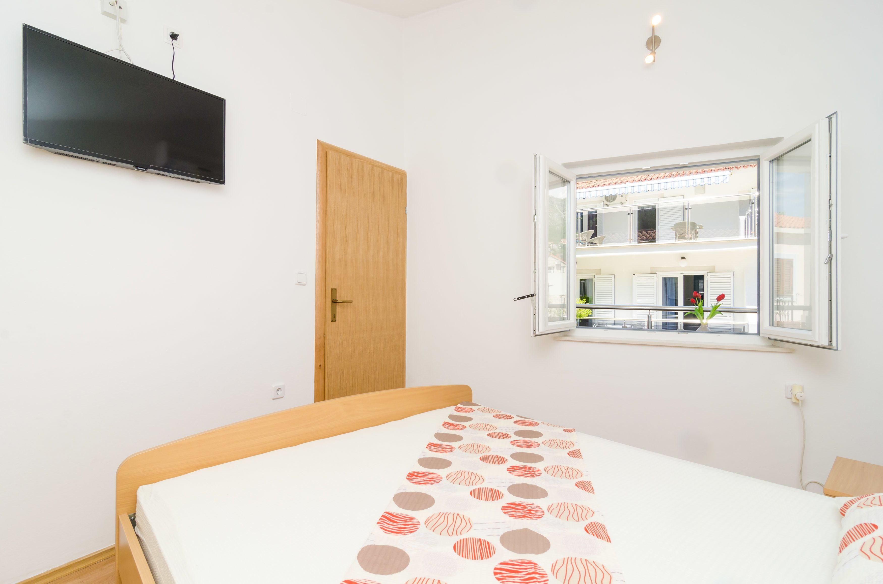 Ropa de cama de alta calidad y tabla de planchar con plancha 