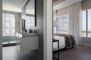 Penthouse, 3 Bedrooms | 3 bedrooms, Frette Italian sheets, premium bedding, in-room safe