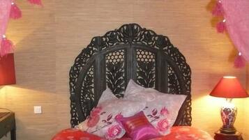 Habitación con 1 cama matrimonial o 2 individuales | Muebles diferentes, tabla de planchar con plancha y wifi gratis