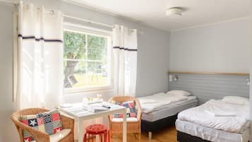 Chambre Standard | Bureau, rideaux occultants, fer et planche Ă repasser, lit parapluie